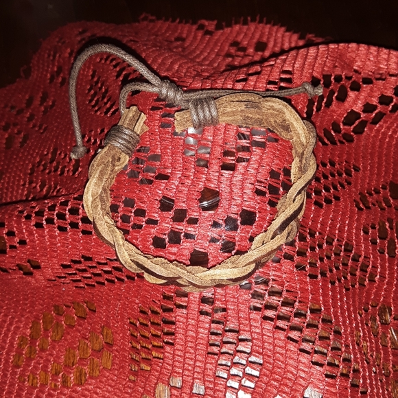 Handmade braided leather bracelet - Picture 2 of 4